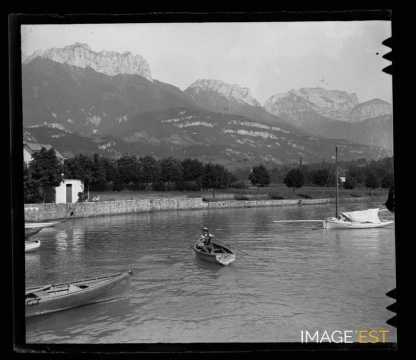 Barques sur le lac d'Annecy (Haute-Savoie)
